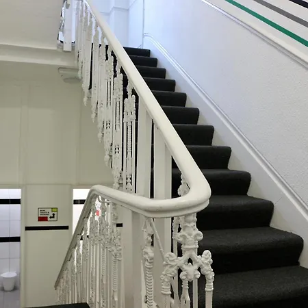 Urbany Hostel London 18-40 Years Old-3